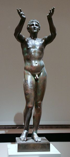 Az imádkozó fiú, bronzszobor, kb. Kr. e. 300, Altes Museum, Berlin (forrás: Wikipedia)